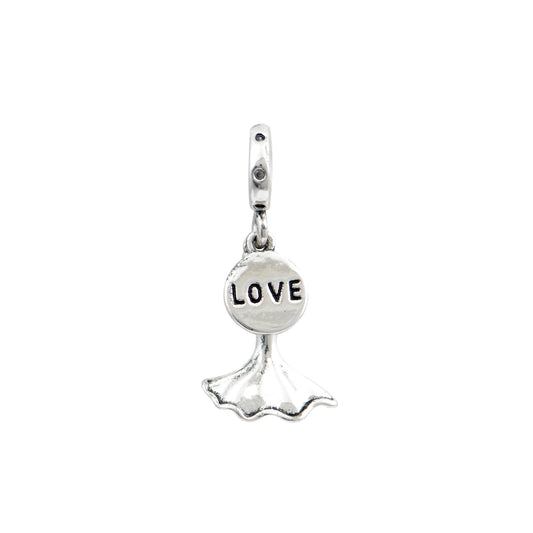Ασημί charm λουλούδι με κρεμαστά "LOVE"
