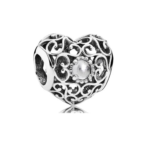 Ασημί charm καρδιά με λευκό διαμάντι birthstone Απριλίου