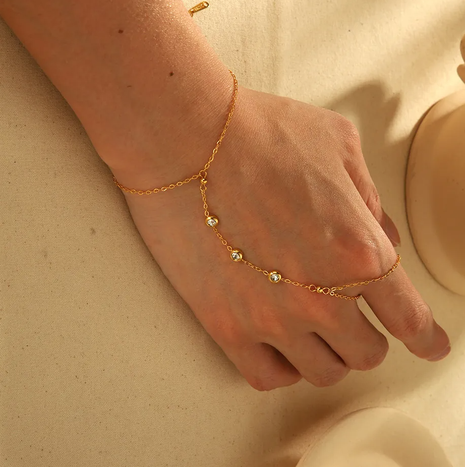 Βραχιόλι hand chain με δαχτυλίδι και λαμπερά ζιργκόν
