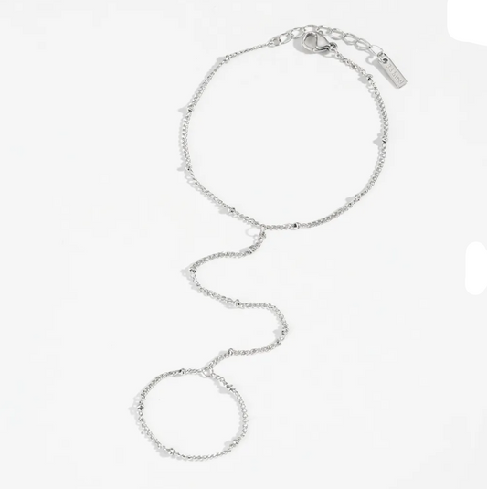 Βραχιόλι hand chain με δαχτυλίδι και διακριτικές μπίλιες
