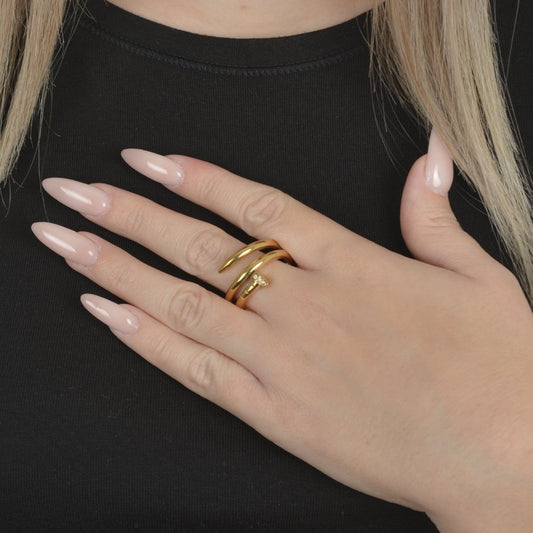 Χρυσό σπειροειδές δαχτυλίδι με πέτρες | gold spiral ring with crystals.
