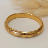 Επιχρυσωμένο βραχιόλι cuff με γεωμετρικό design 18Κ