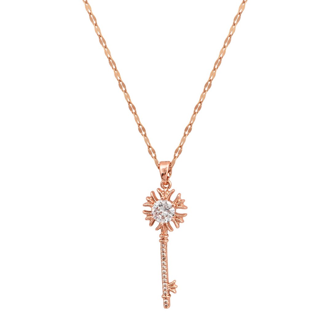 Κολιέ σε ροζ χρυσό τόνο με μενταγιόν κλειδί και ζιρκόν.