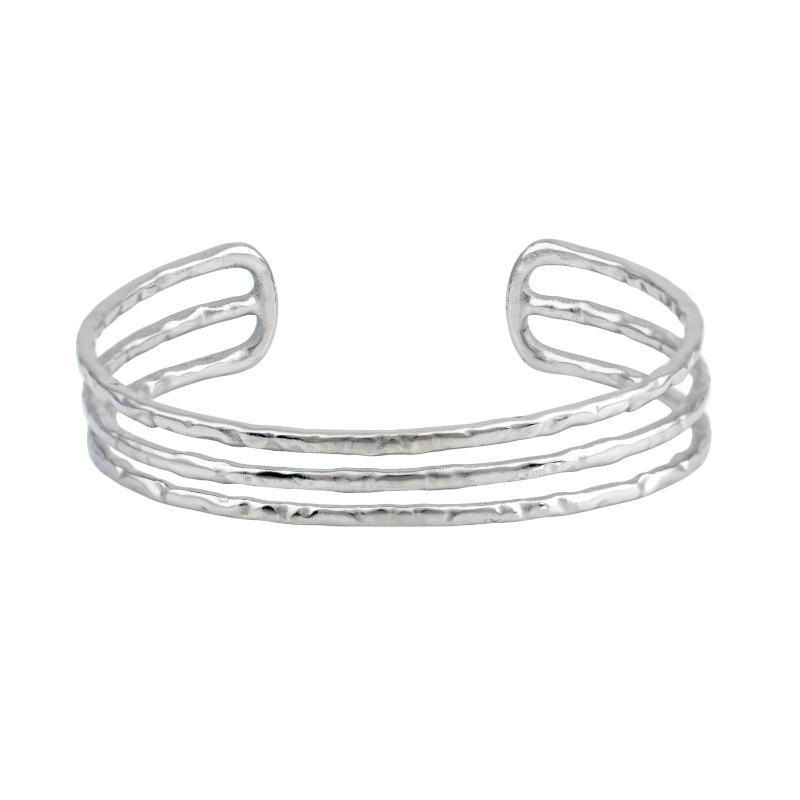Ασημί βραχιόλι cuff με ανάγλυφη υφή
