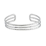 Ασημί βραχιόλι cuff με ανάγλυφη υφή
